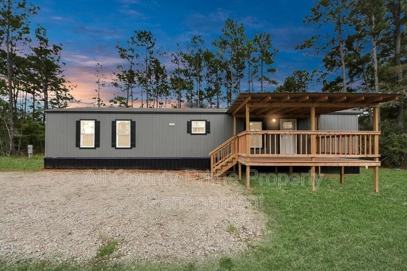 1556 Brown Rd in Willis, TX - Building Photo