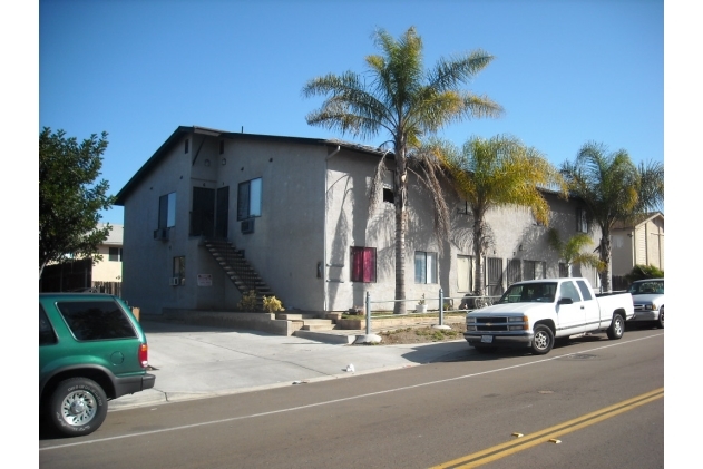 12358 Parkside St in Lakeside, CA - Foto de edificio