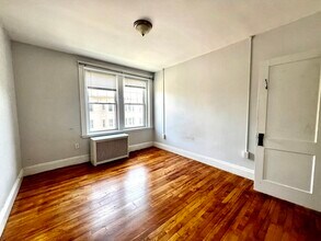 74 Babcock St, Unit 3 in Brookline, MA - Foto de edificio - Building Photo