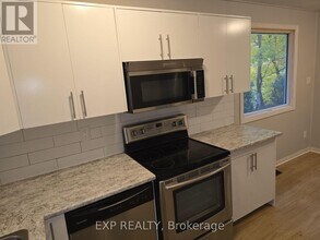 89 Wellington St E in Brampton, ON - Building Photo - Building Photo