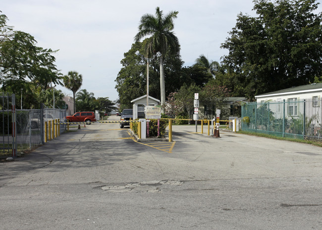 Cocowalk Estates in Homestead, FL - Building Photo - Building Photo