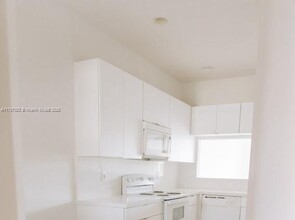 10245 Vía Hibiscus in Boca Raton, FL - Building Photo - Building Photo