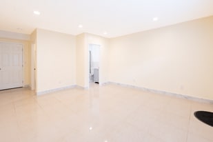 2050 S Lida Ln in Anaheim, CA - Building Photo