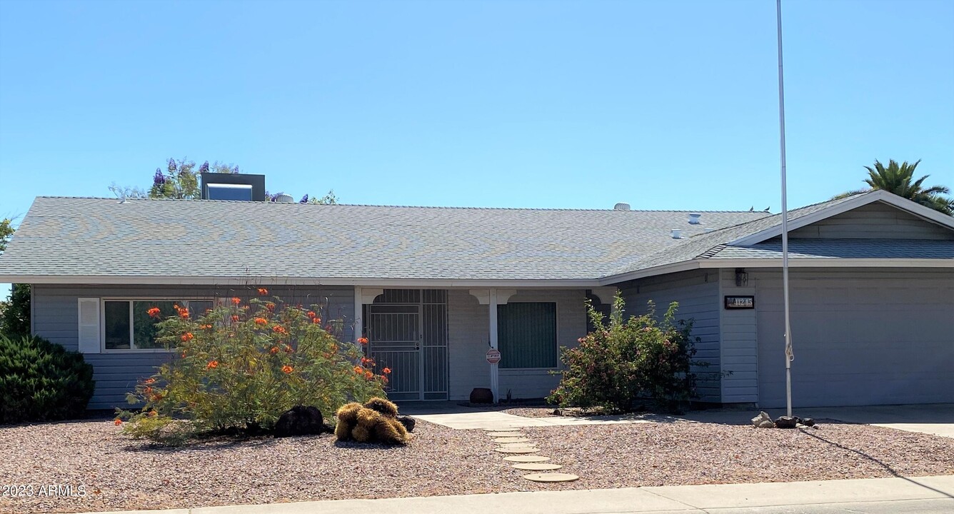 11245 S Shoshoni Dr in Phoenix, AZ - Foto de edificio