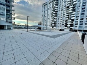 2750 NE 183rd St in Aventura, FL - Building Photo - Building Photo