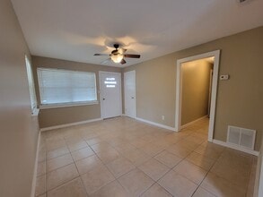 1710 Chestnut Ave in Panama City, FL - Foto de edificio - Building Photo