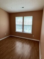 1621 Oakdale Green Dr in Charlotte, NC - Building Photo