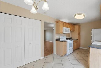 1645 Sandy Point Square in Orlando, FL - Building Photo - Building Photo