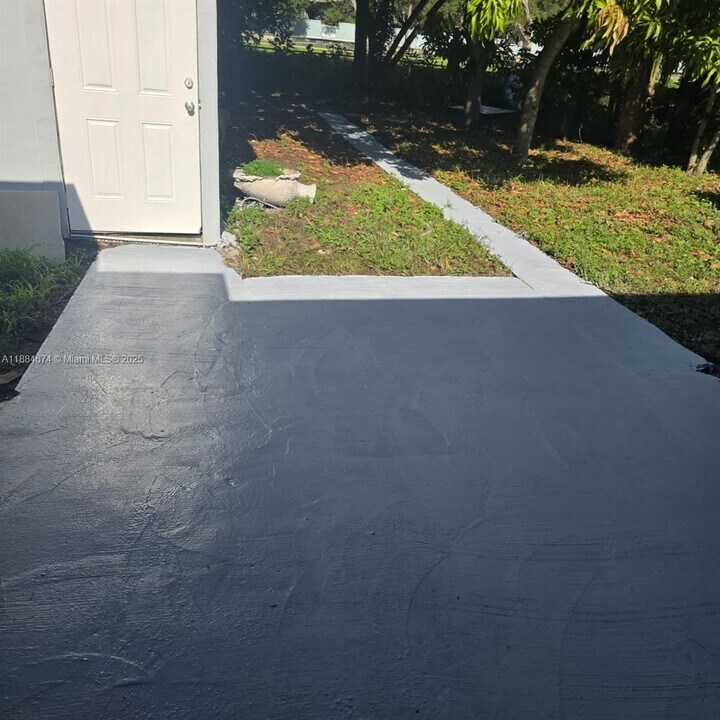 1951 SW 70th Way in North Lauderdale, FL - Building Photo