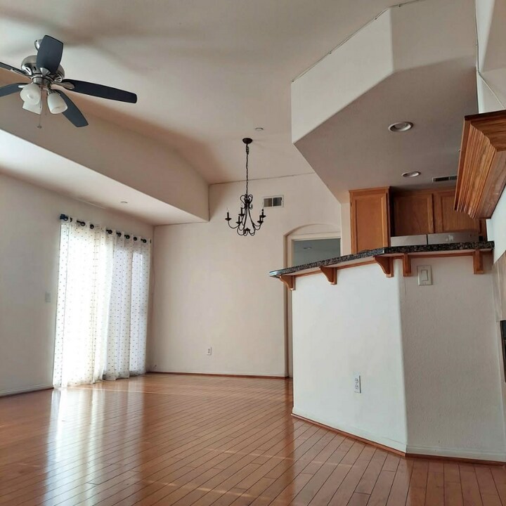 139 Elora Ln in San Marcos, CA - Foto de edificio