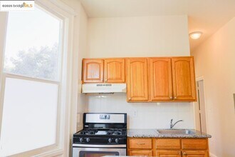 1175 12th St in Oakland, CA - Building Photo - Building Photo