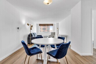 345 E 93rd St in New York, NY - Building Photo - Building Photo