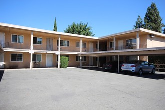 1495 Bassett Dr in Concord, CA - Foto de edificio - Building Photo