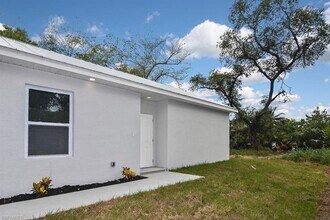 3310 Bassie Ct in Ft. Myers, FL - Building Photo - Building Photo