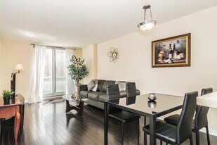 1255 Rue De Bullion in Montréal, QC - Building Photo