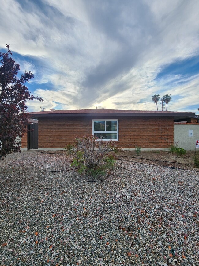 431 S Simpson Ave, Unit C in Hemet, CA - Foto de edificio - Building Photo