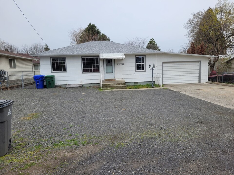 3228 5th St in Lewiston, ID - Building Photo