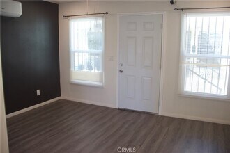 372 E 55th St in Los Angeles, CA - Building Photo - Building Photo
