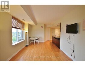 314-314 Central Park Dr in Ottawa, ON - Building Photo - Building Photo