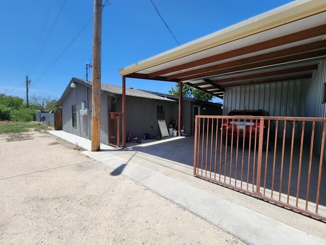 115 Gyna Dr in Del Rio, TX - Building Photo - Building Photo