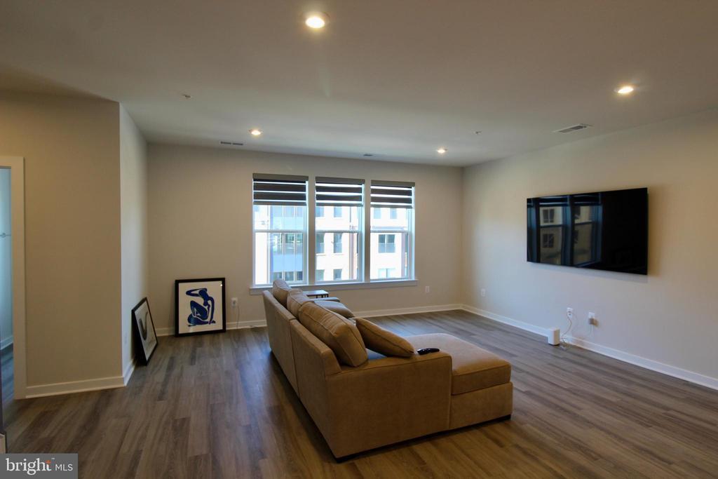 4619 Olivine Dr in Chantilly, VA - Building Photo