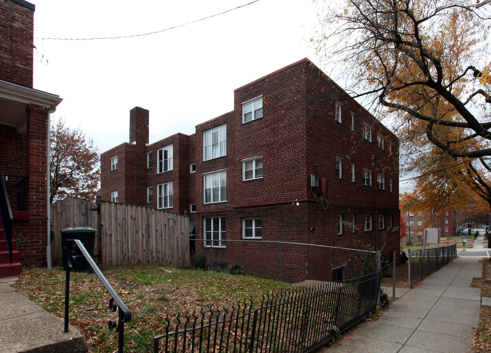 801 49th St NE in Washington, DC - Building Photo