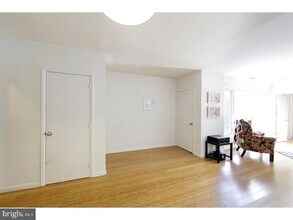 447 Fairmount Ave in Philadelphia, PA - Building Photo - Building Photo