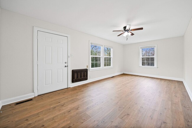 property at 926 W Happy Hollow Dr