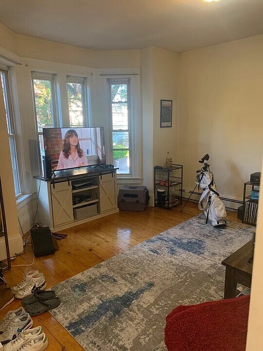 43 Florence St, Unit 2 in Somerville, MA - Building Photo