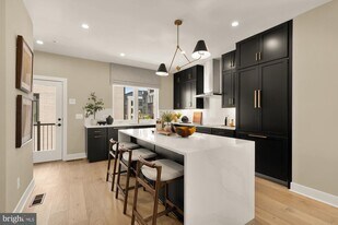 2712 Olmsted Ct NW in Washington, DC - Building Photo