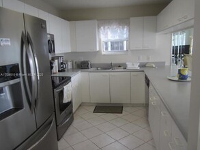 17700 N Bay Rd in Sunny Isles Beach, FL - Building Photo - Building Photo