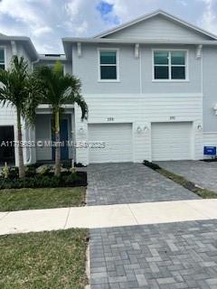 372 SE Crossoak Ln in Port St. Lucie, FL - Building Photo