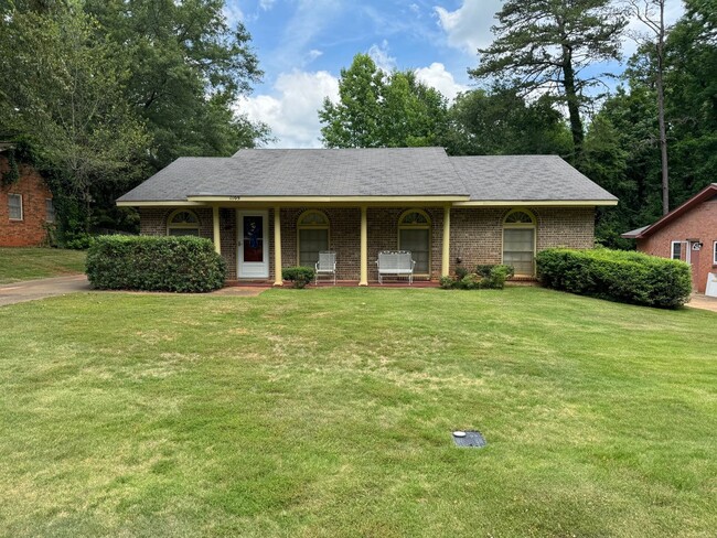 property at 1109 Drew Ln