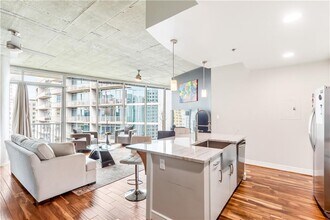 950 W Peachtree St NW in Atlanta, GA - Building Photo - Building Photo