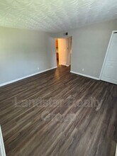 7719 Dominique Dr in Louisville, KY - Building Photo - Building Photo