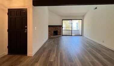 15511 Sherman Way in Los Angeles, CA - Building Photo - Building Photo