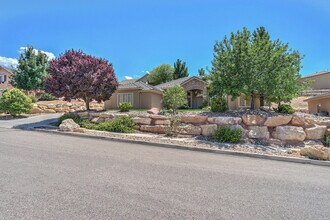 1994 Knolls Dr S in Saint George, UT - Building Photo - Building Photo