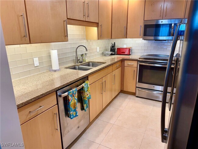 property at 1919 Gulf Shore Blvd N