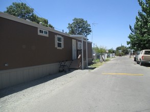 Sierra View Mobile Home Park in Porterville, CA - Building Photo - Building Photo