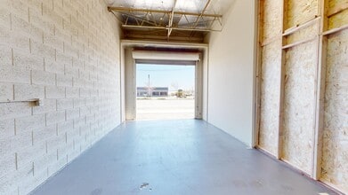 3390 S Market St in Redding, CA - Building Photo - Building Photo