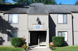 Woodlake in Albany, NY - Building Photo