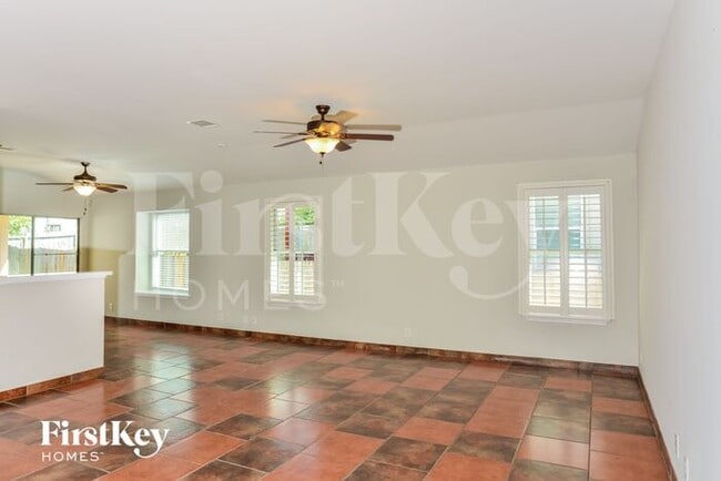 654 Diamond Falls in San Antonio, TX - Building Photo - Building Photo