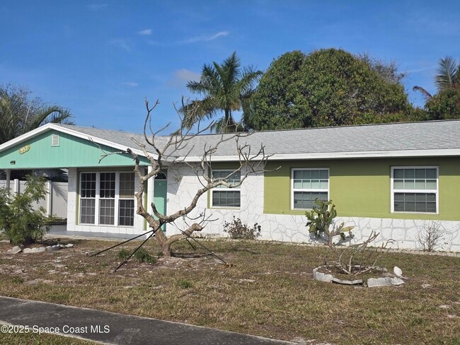 957 Burn Dr NE in Palm Bay, FL - Building Photo - Building Photo