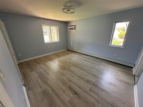 664 E Walnut St in Long Beach, NY - Building Photo - Building Photo