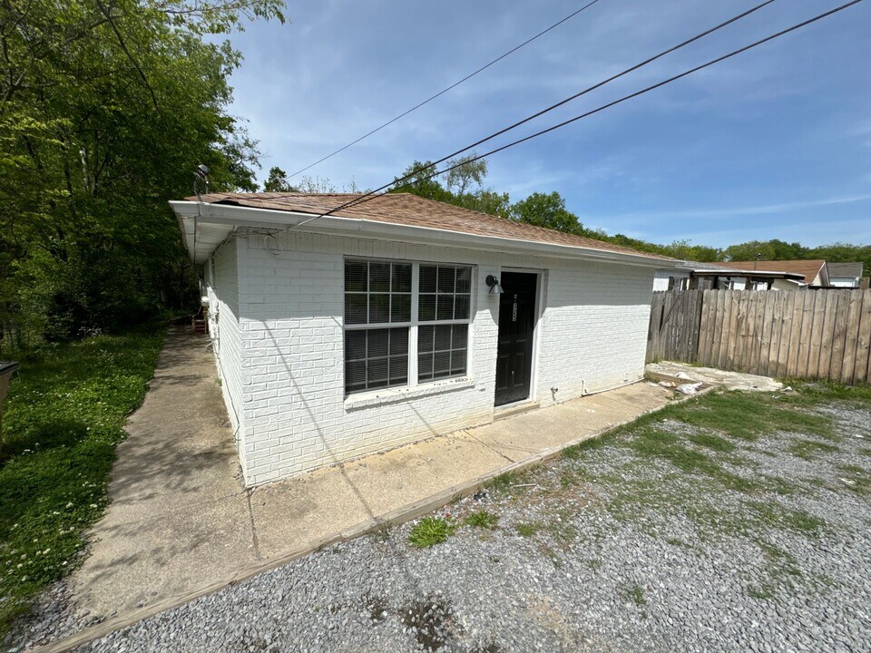 325 Queen Ave in Nashville, TN - Building Photo