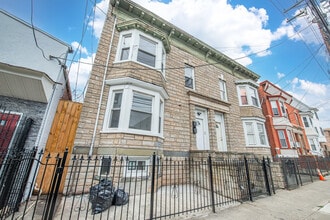 171 Sherman Ave, Unit 1 in Newark, NJ - Foto de edificio - Building Photo