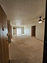 Wilkeshire Apartments in Watertown, SD - Foto de edificio - Building Photo
