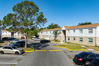 Manhattan Palms Condominiums in Tampa, FL - Building Photo - Building Photo