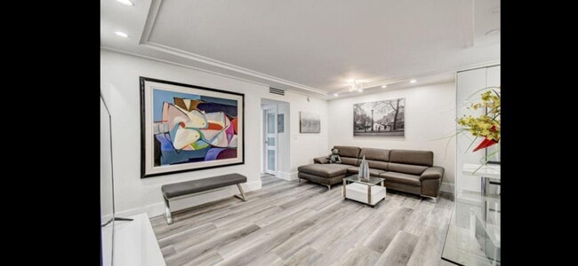 100 Royal Palm Way, Unit 305