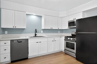 44440 Acacia Dr in Palm Desert, CA - Building Photo